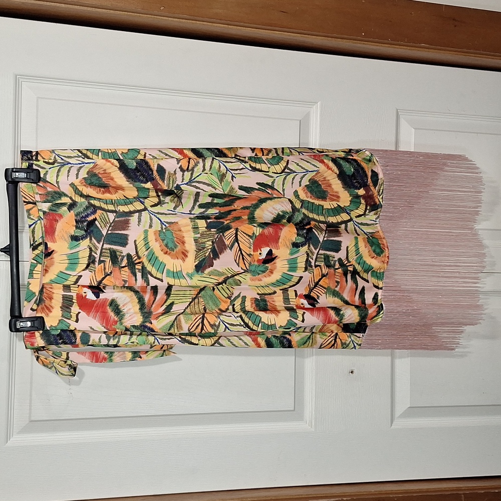Cupcakes and Cashmere wraparound silky fringe maxi skirt - XS - floral parrots - Picture 4 of 9